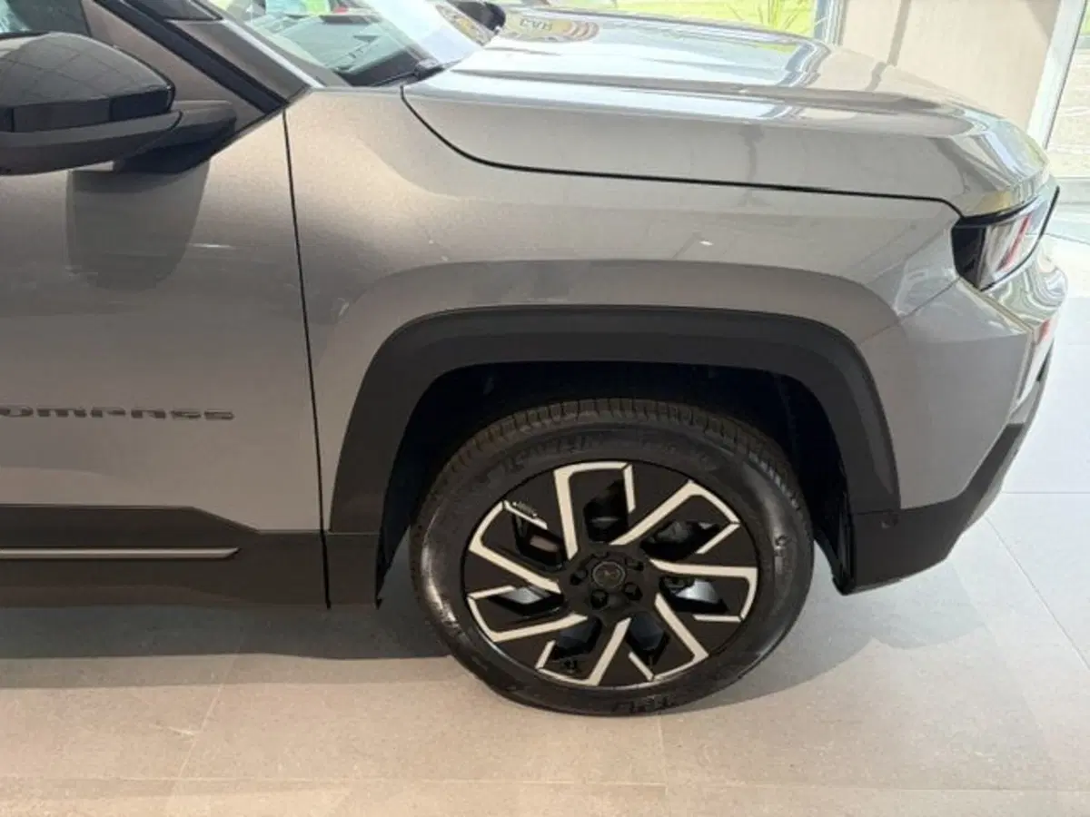 Jeep Compass nuova a Benevento (13)