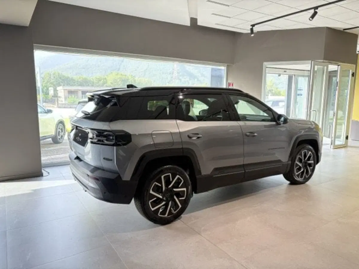 Jeep Compass nuova a Benevento (9)
