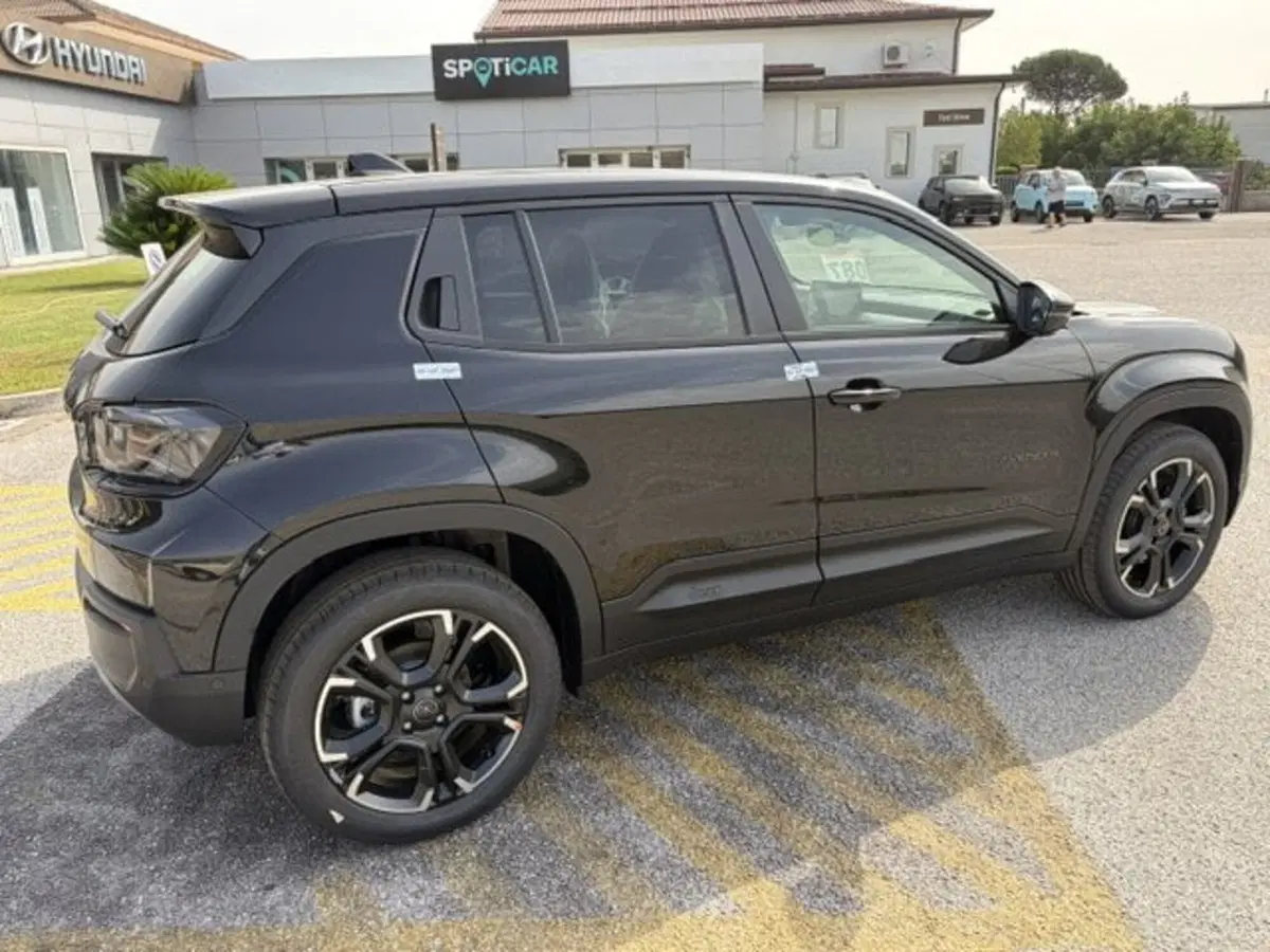 Jeep Avenger nuova a Benevento (14)