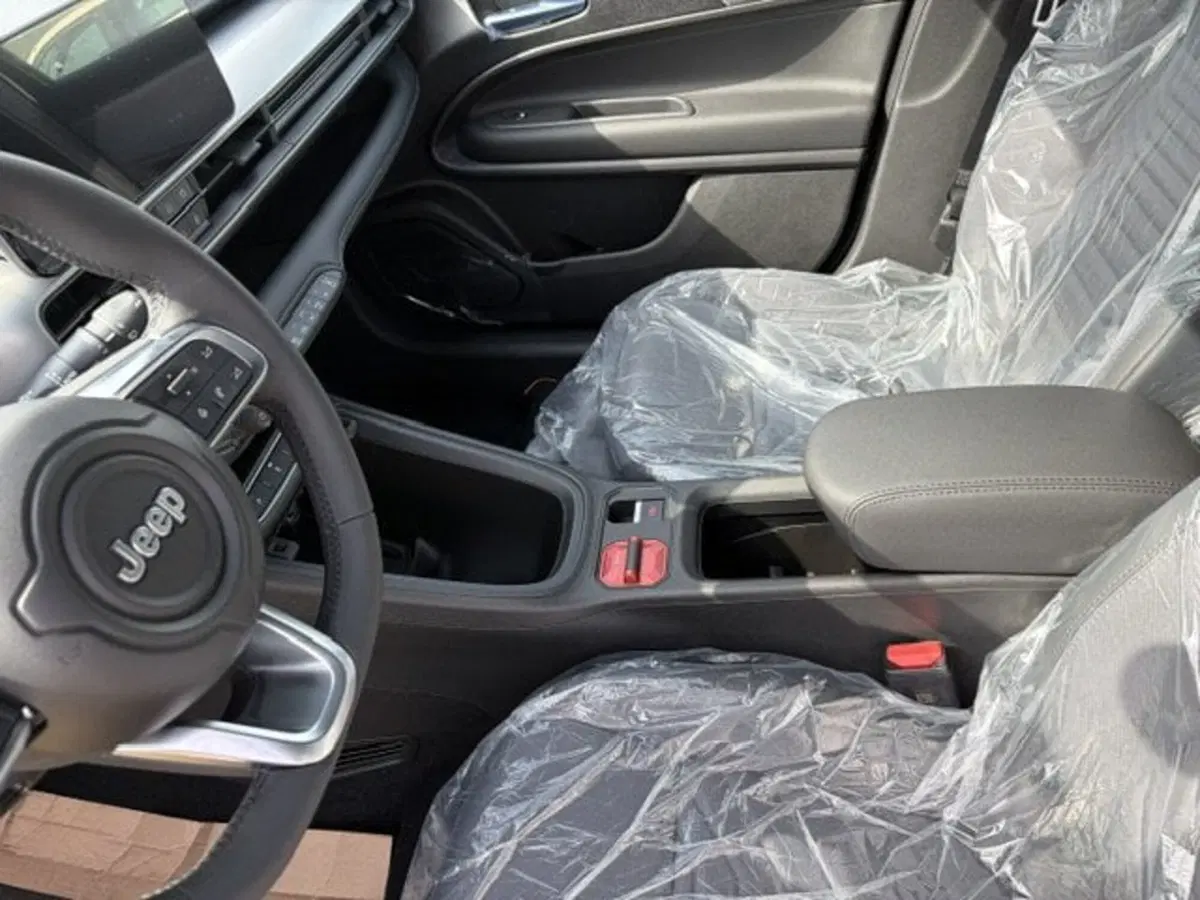 Jeep Avenger nuova a Benevento (15)