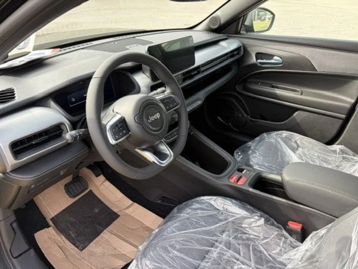 Jeep Avenger nuova a Benevento (16)