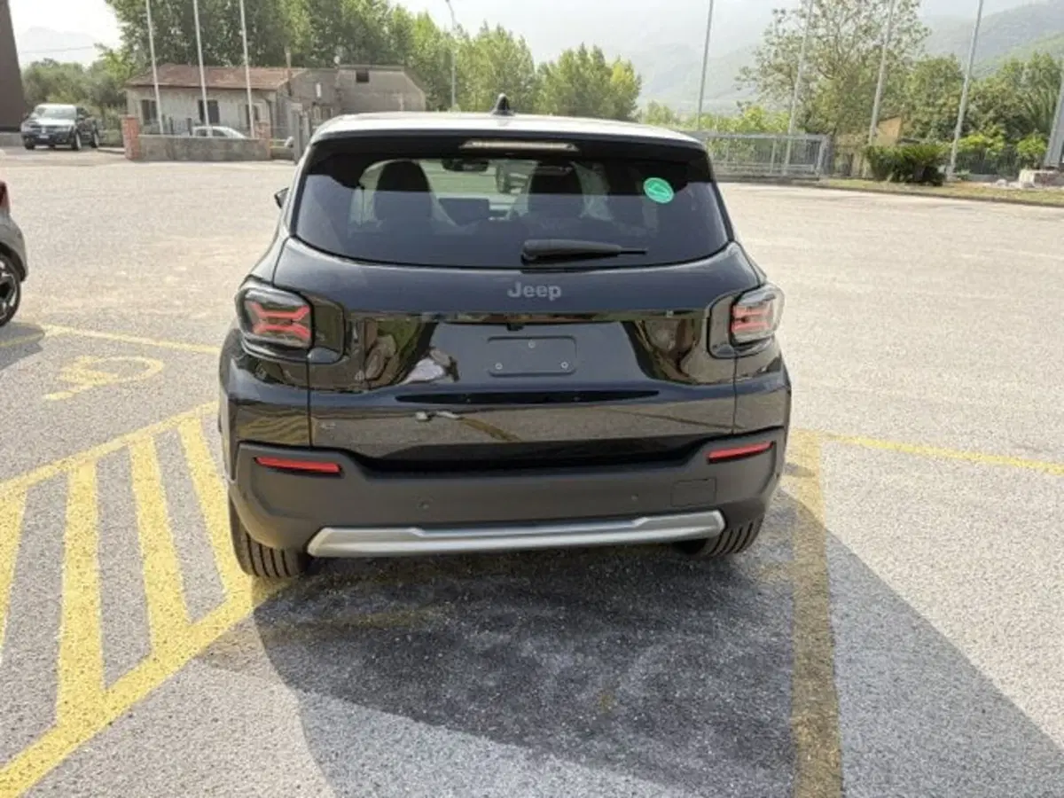 Jeep Avenger nuova a Benevento (18)