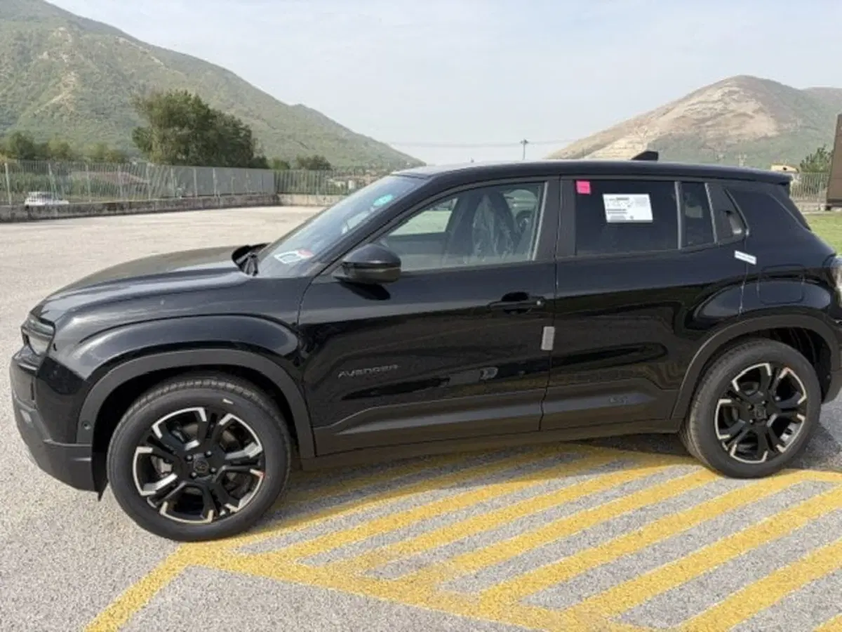 Jeep Avenger nuova a Benevento (7)