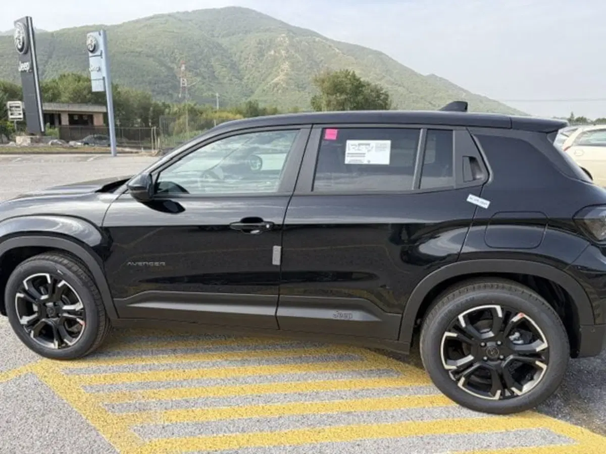 Jeep Avenger nuova a Benevento (8)