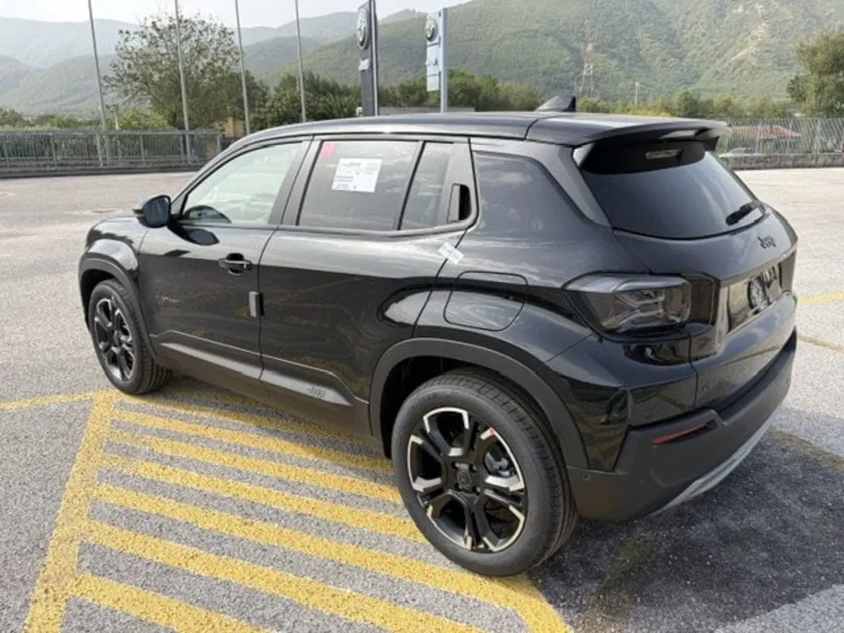 Jeep Avenger nuova a Benevento (9)