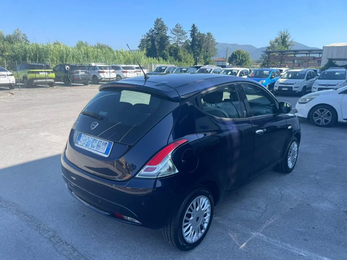 Lancia Ypsilon usata a Lucca (3)