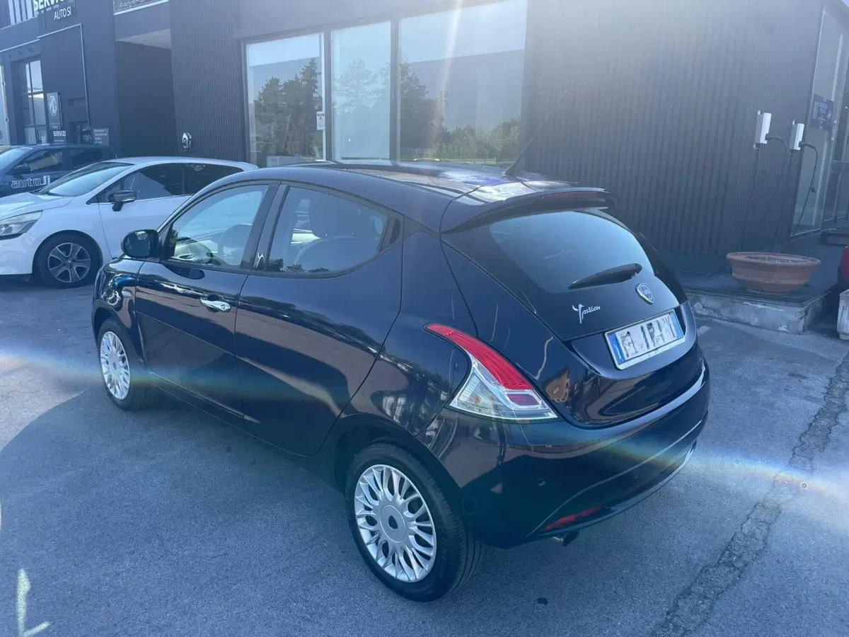 Lancia Ypsilon usata a Lucca (4)