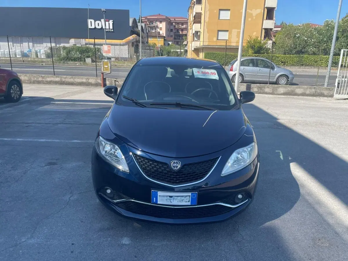 Lancia Ypsilon usata a Lucca (7)