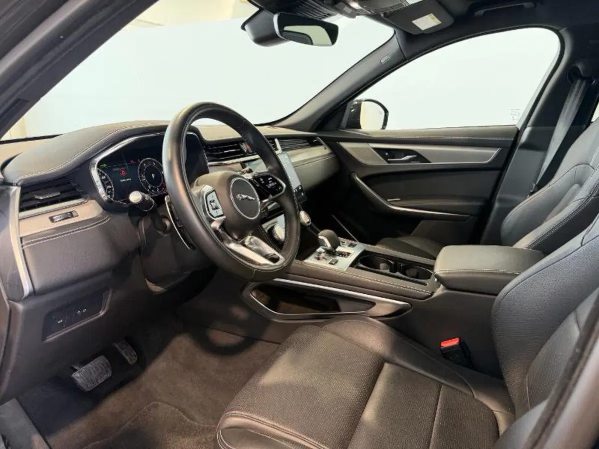 Jaguar F-Pace usata a Venezia (12)