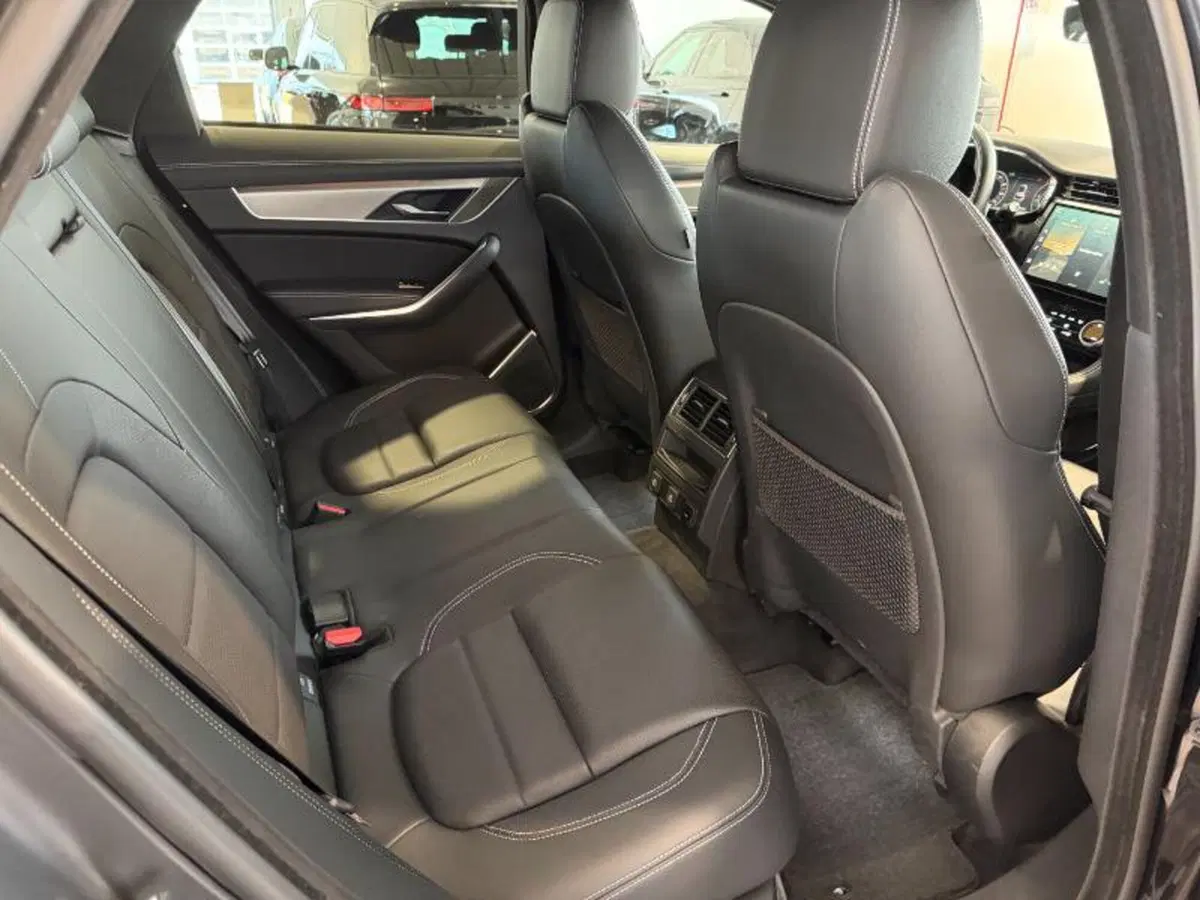 Jaguar F-Pace usata a Venezia (15)
