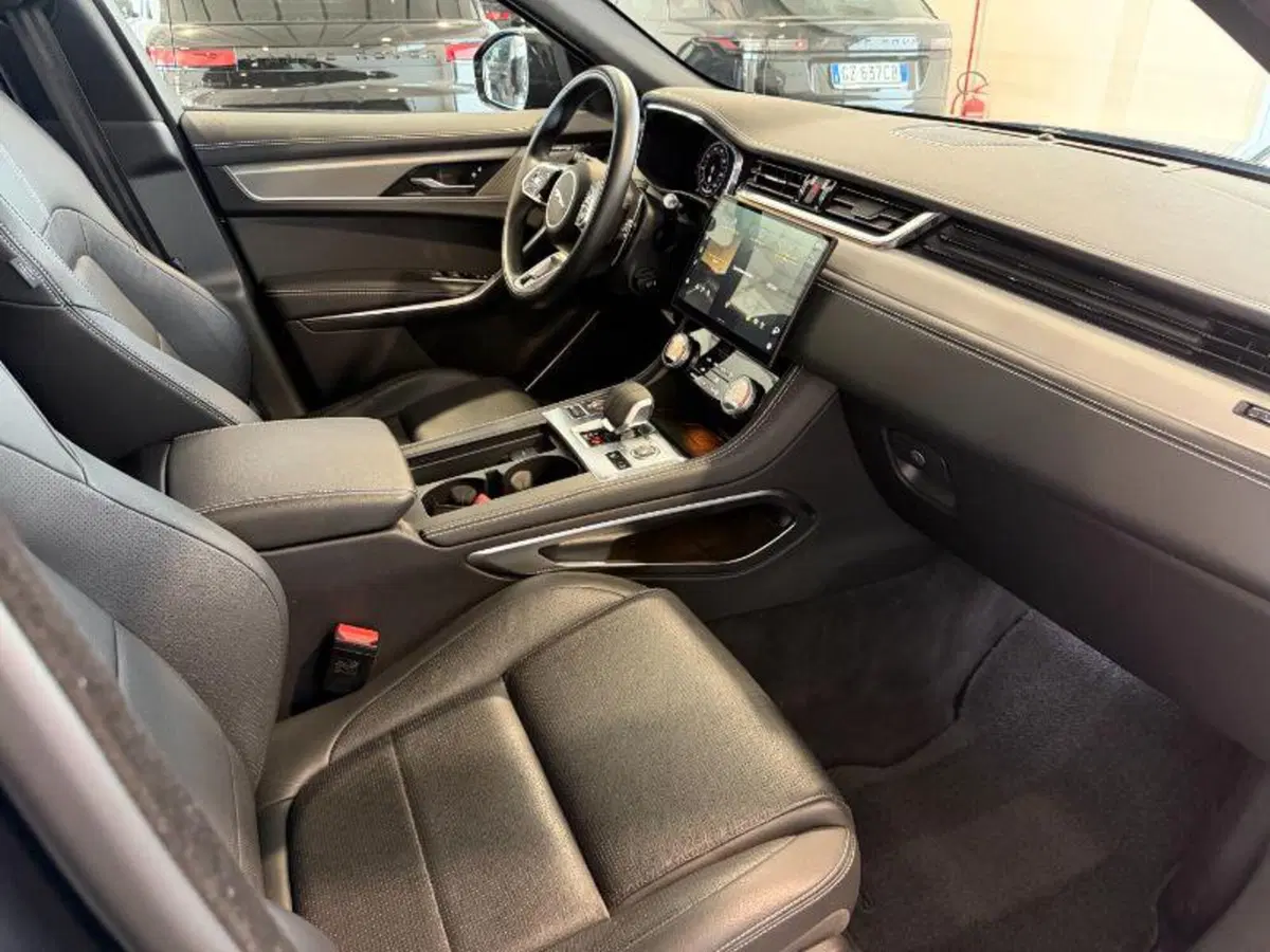 Jaguar F-Pace usata a Venezia (16)