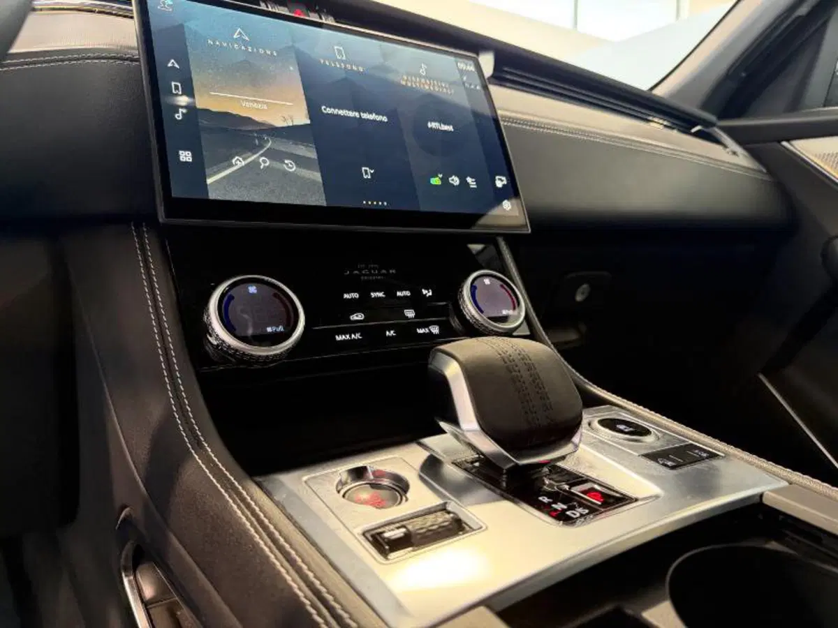 Jaguar F-Pace usata a Venezia (20)