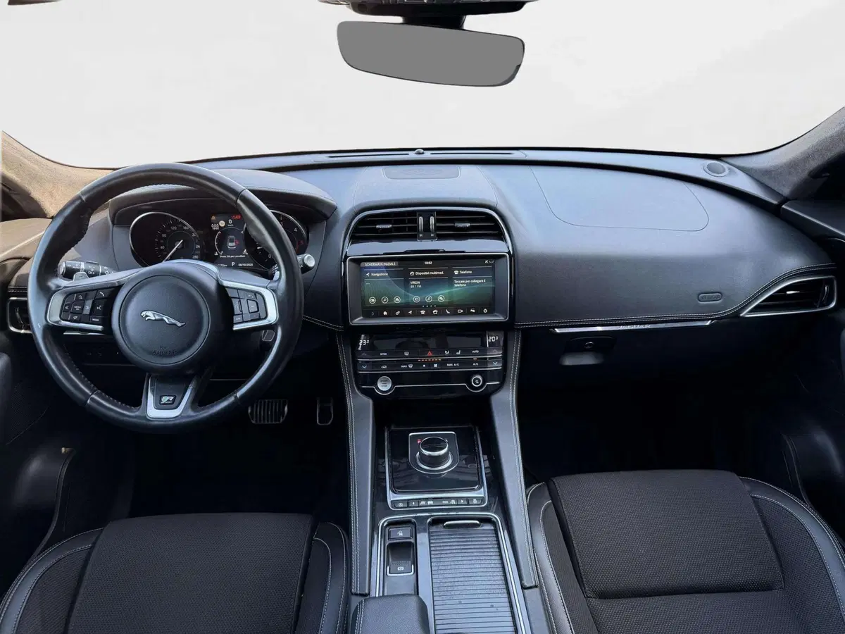 Jaguar F-Pace usata a Siena (4)