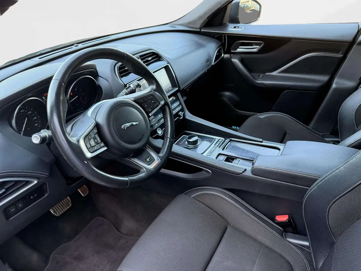 Jaguar F-Pace usata a Siena (6)