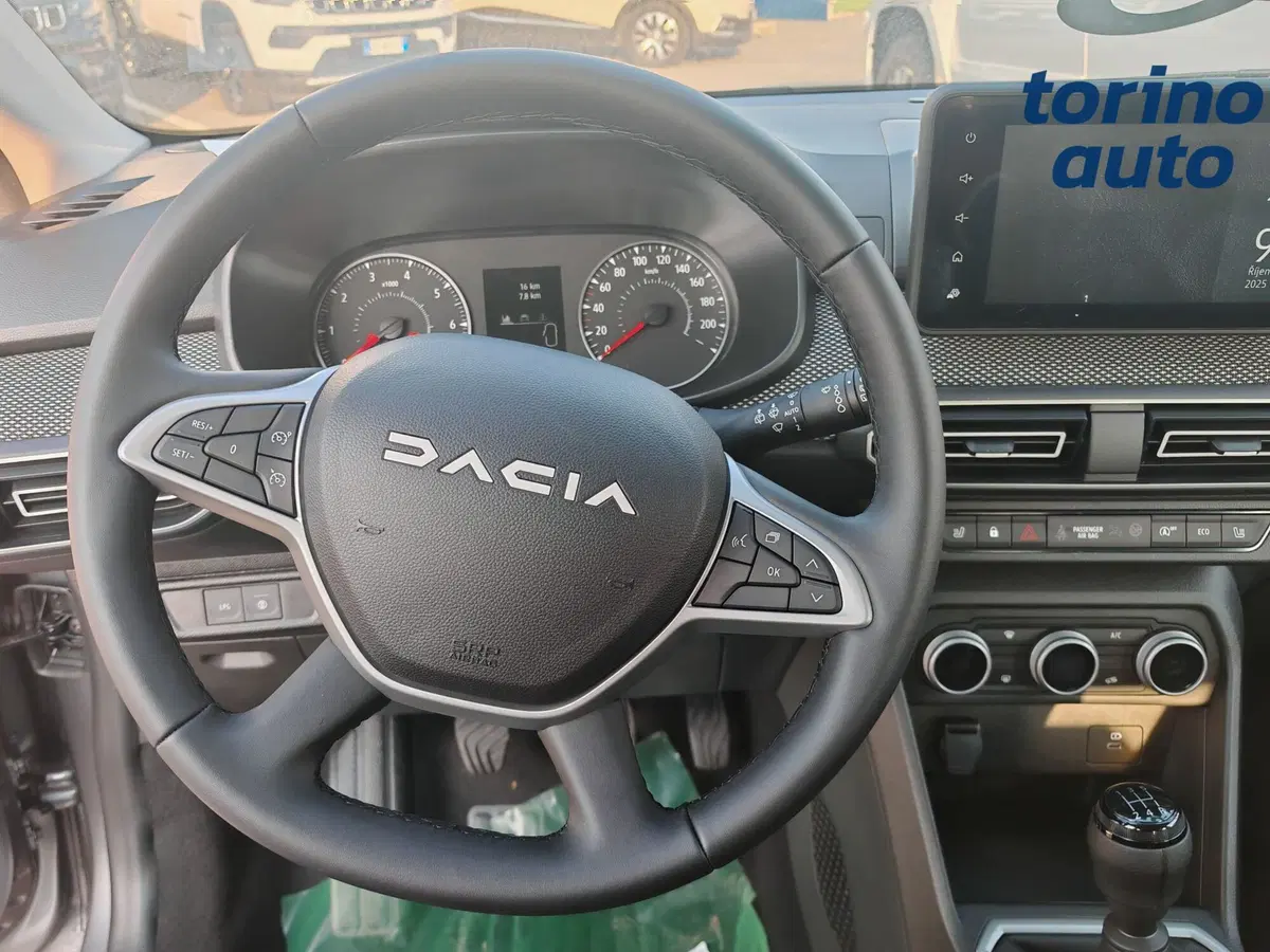 Dacia Sandero nuova a Torino (15)