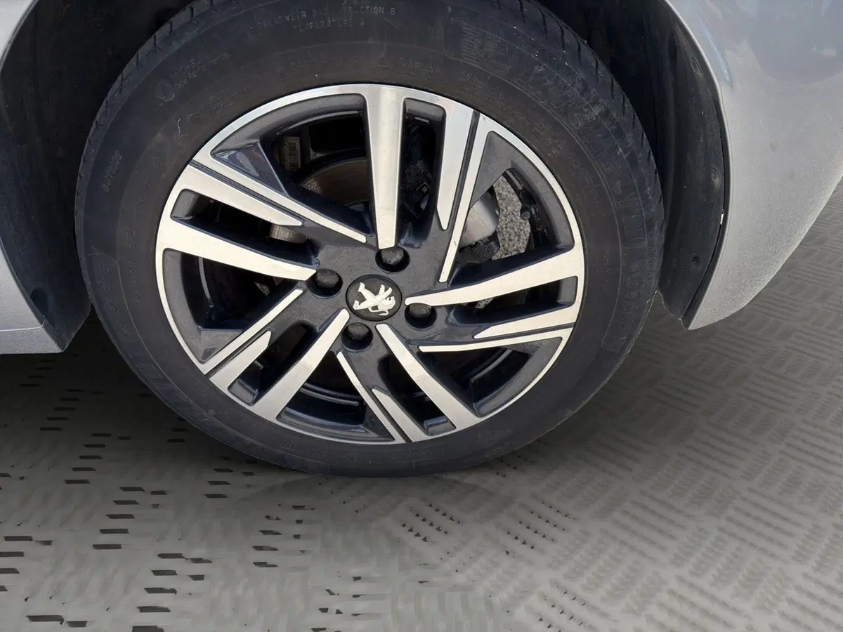 Peugeot 208 usata a Perugia (9)