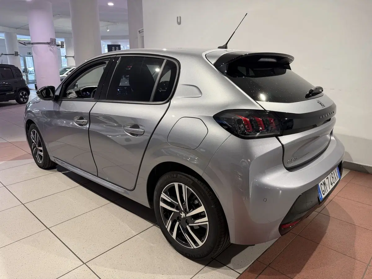 Peugeot 208 usata a Genova (3)