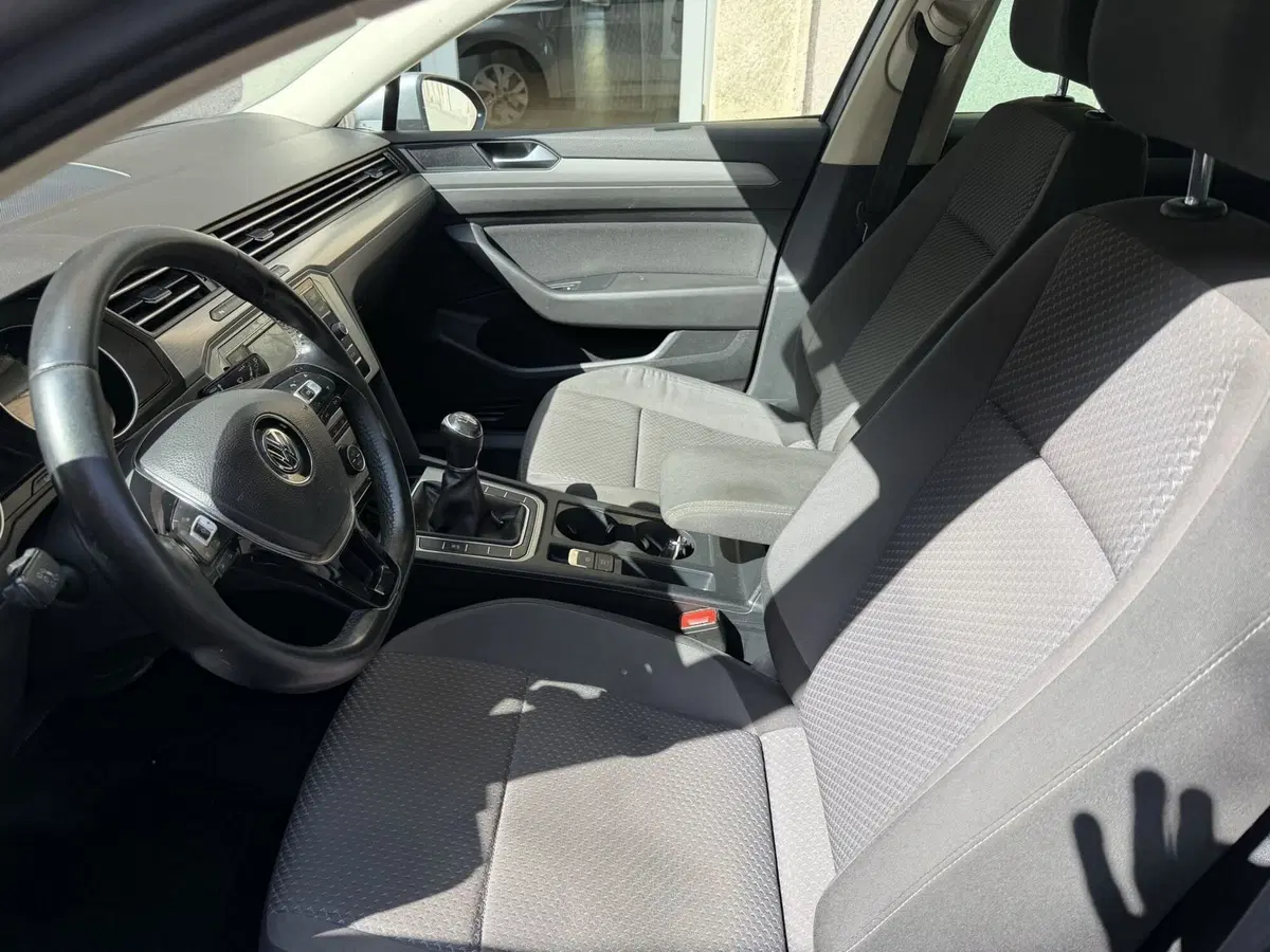 Volkswagen Passat Variant usata a Genova (10)