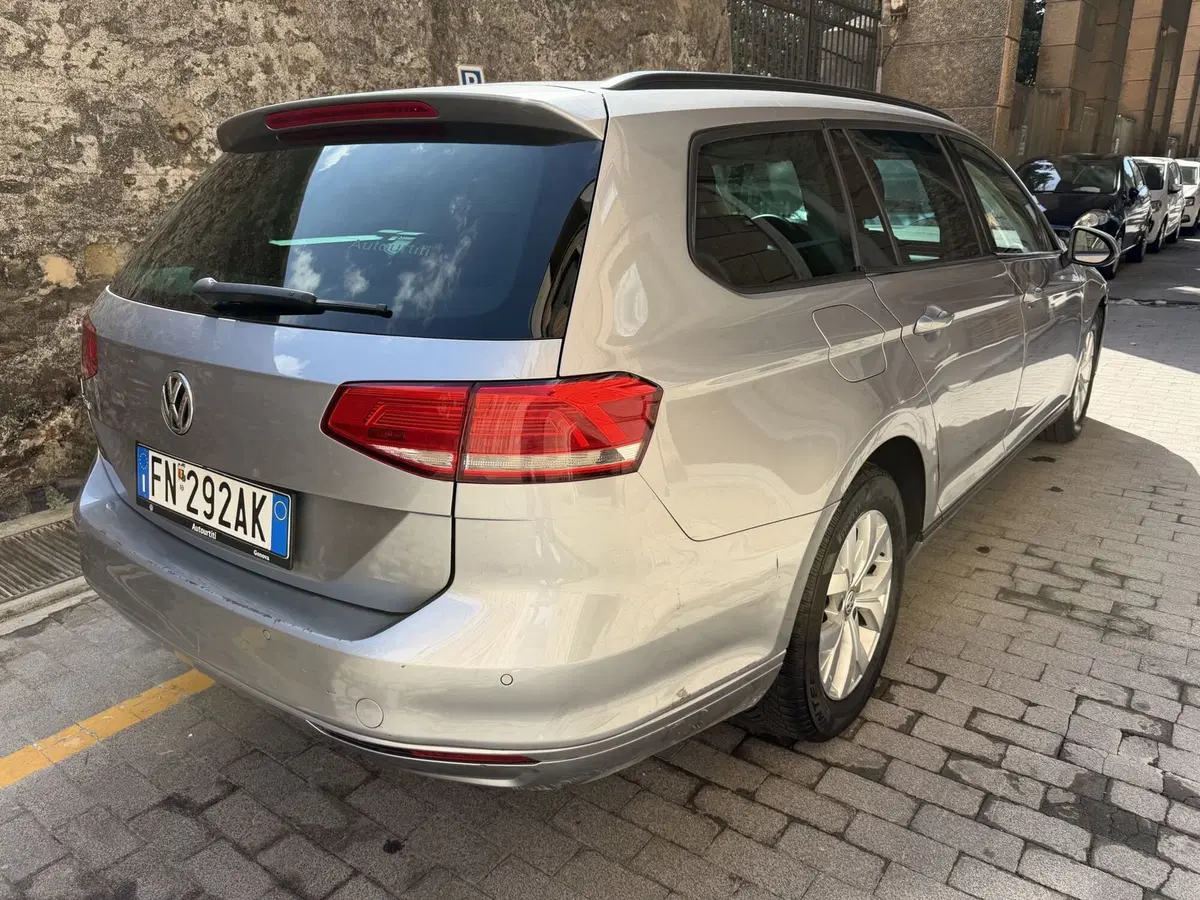 Volkswagen Passat Variant usata a Genova (4)