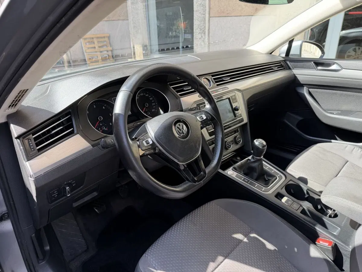 Volkswagen Passat Variant usata a Genova (7)