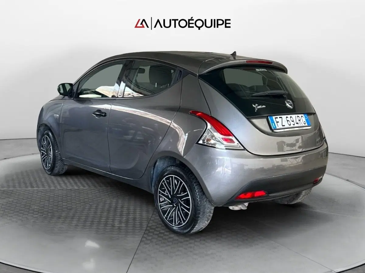 Lancia Ypsilon usata a Roma (3)