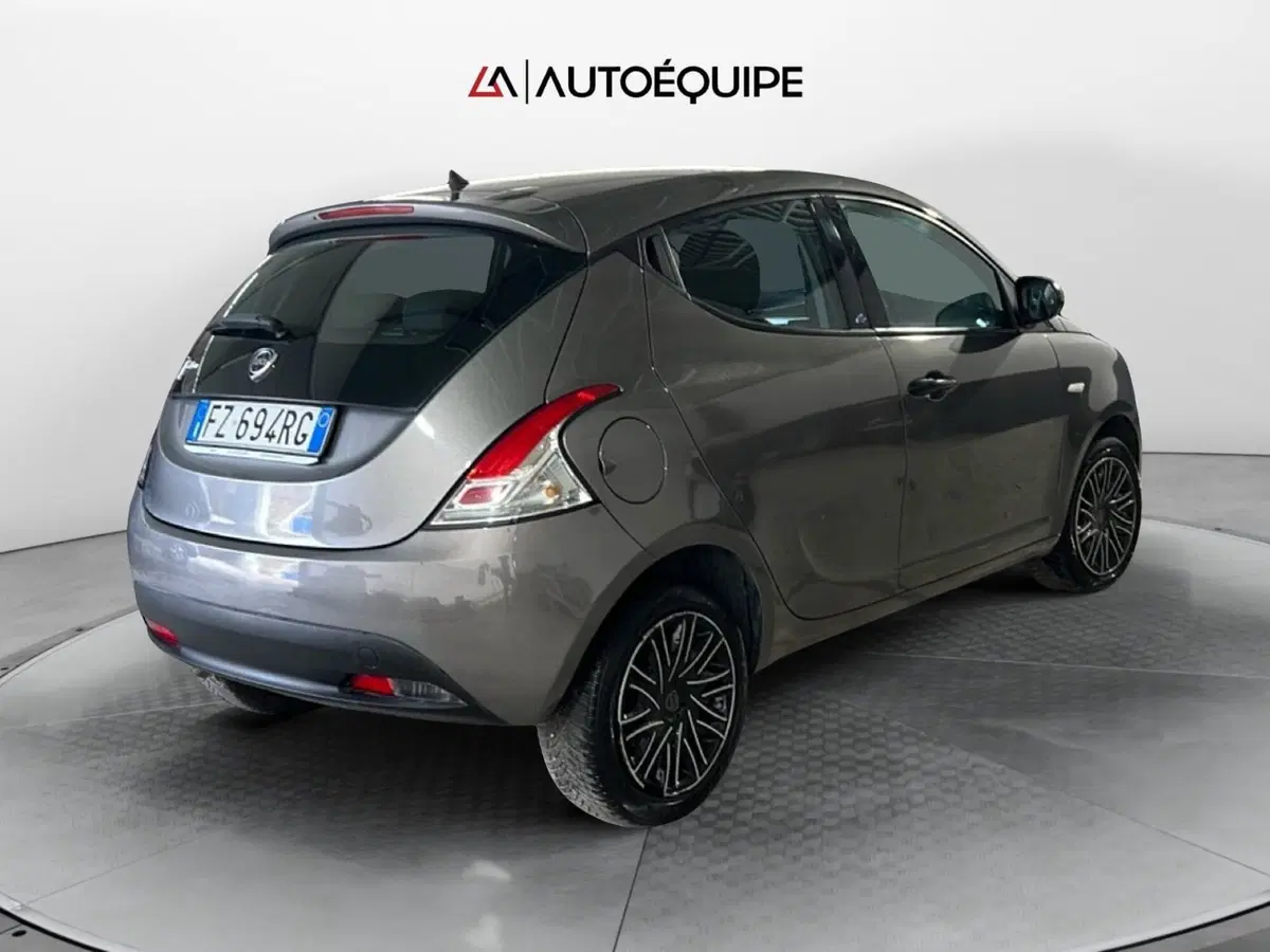 Lancia Ypsilon usata a Roma (5)