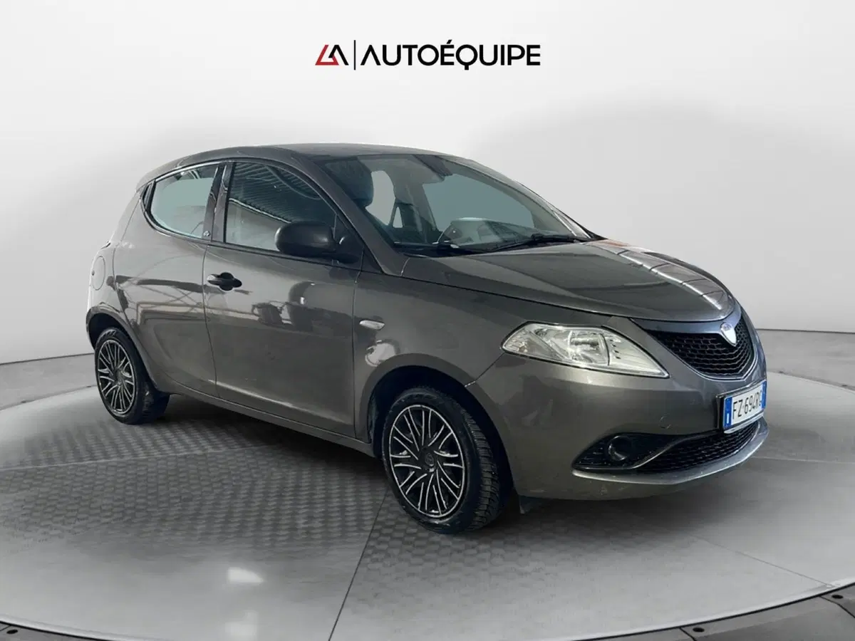 Lancia Ypsilon usata a Roma (7)