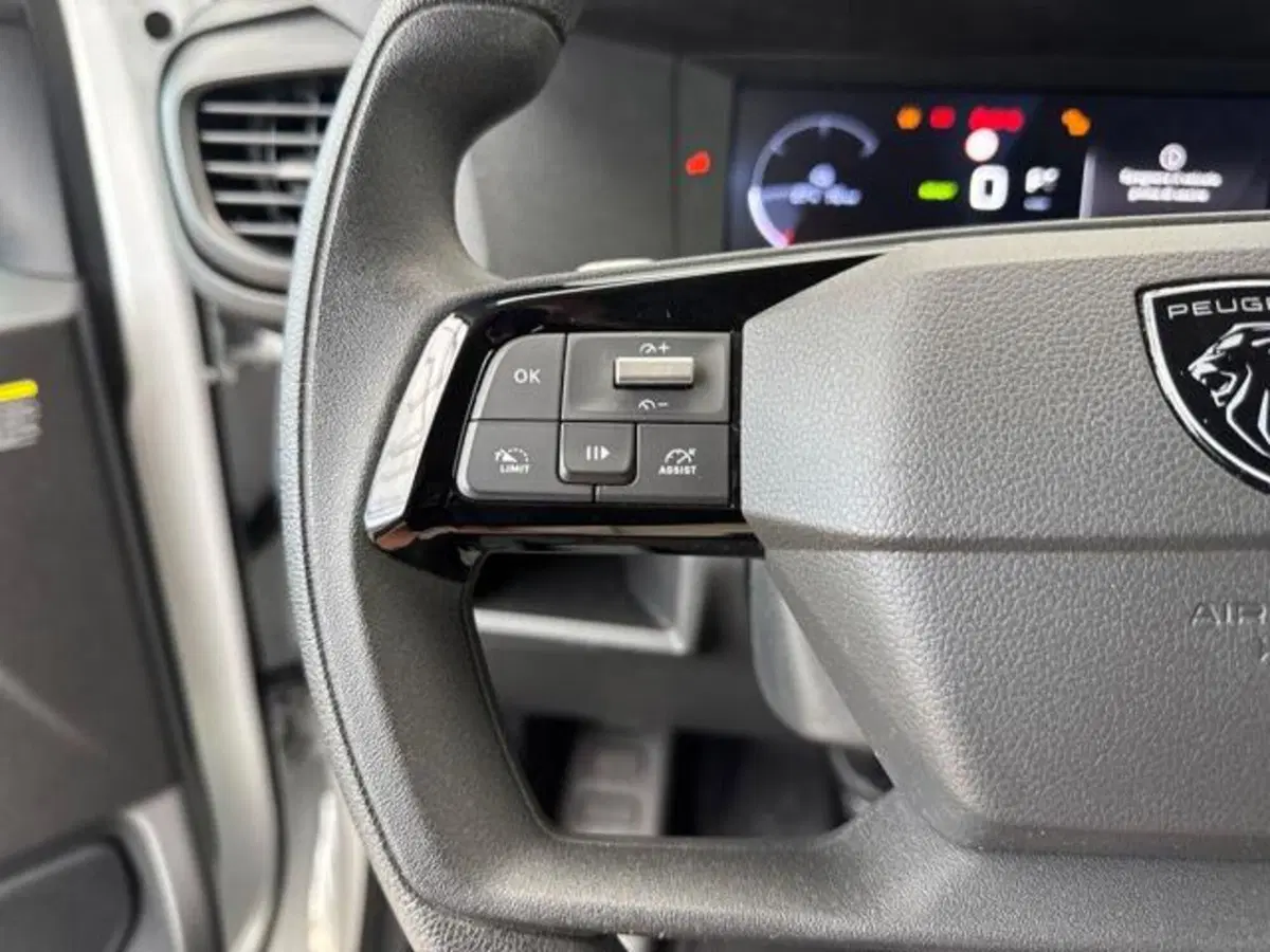 Peugeot e-Expert Furgone usata a Ancona (13)