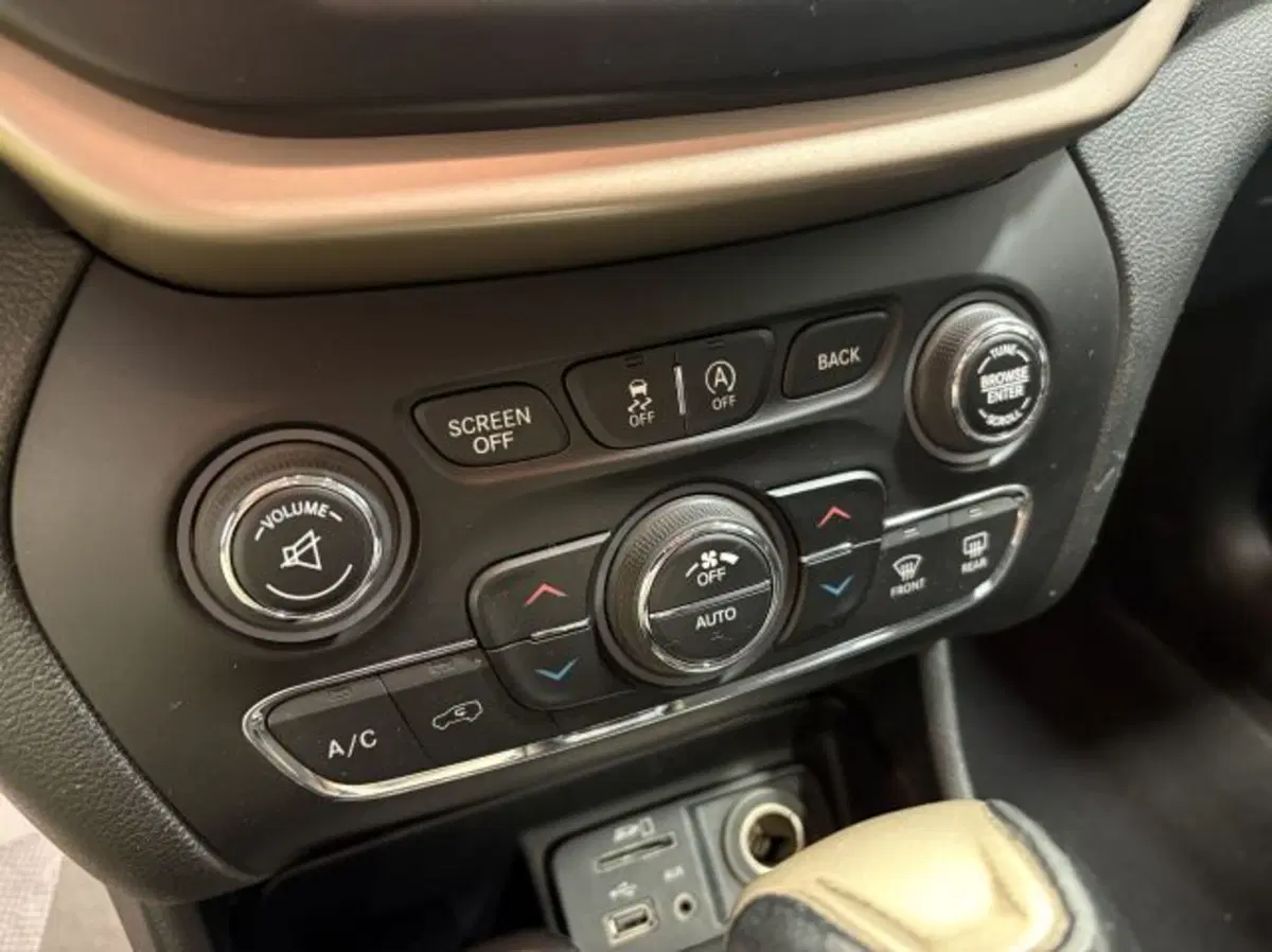 Jeep Cherokee usata a Treviso (9)