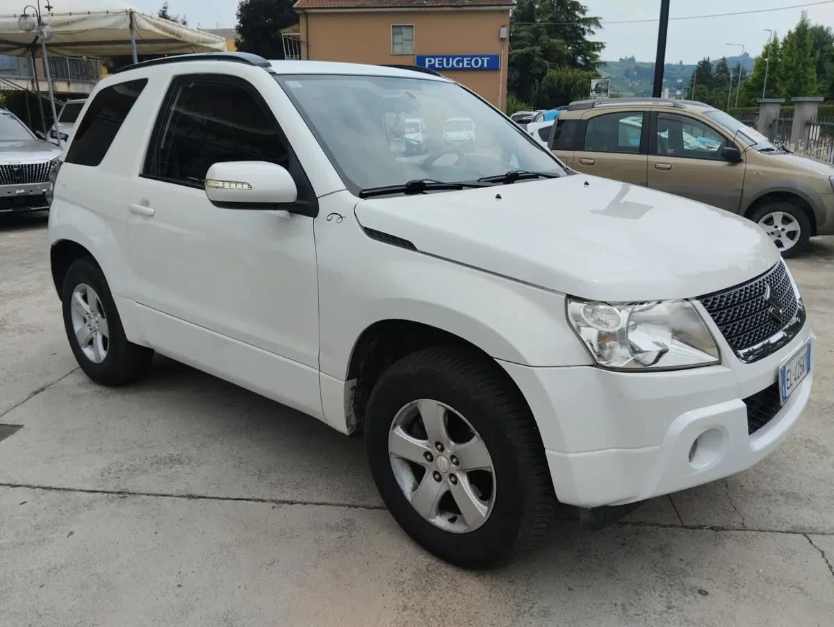 Suzuki Grand Vitara usata a Asti (2)