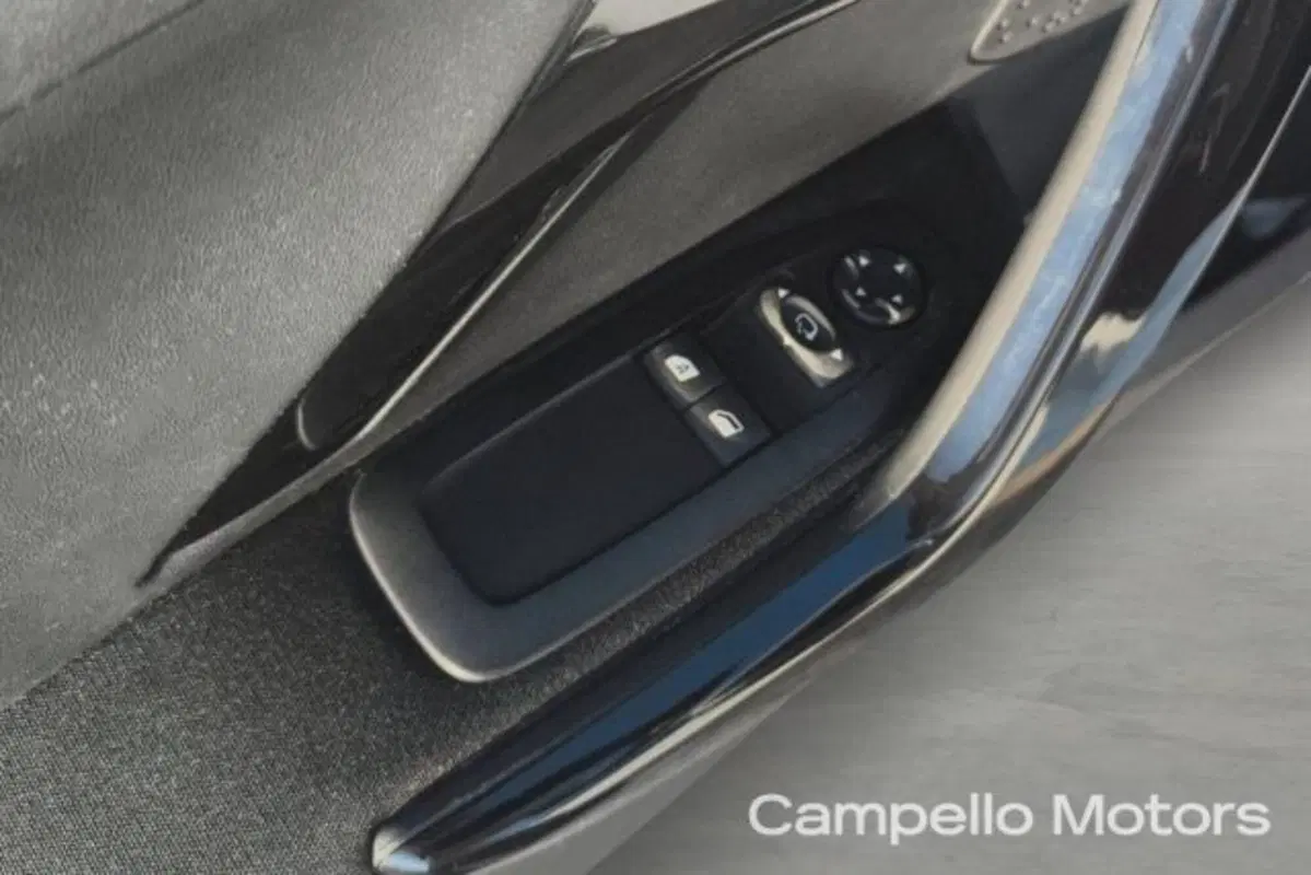 Peugeot 208 usata a Venezia (16)