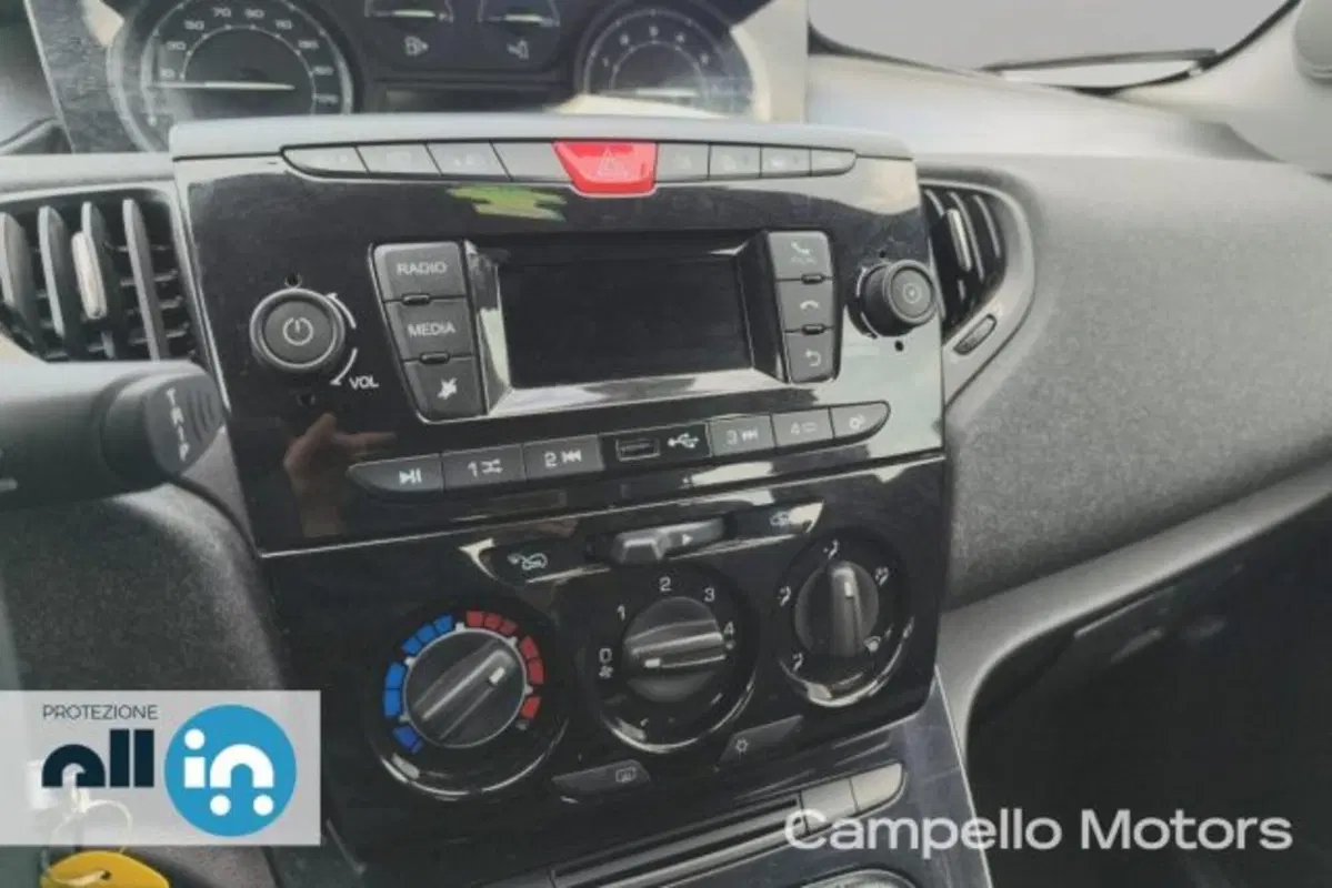 Lancia Ypsilon usata a Venezia (10)