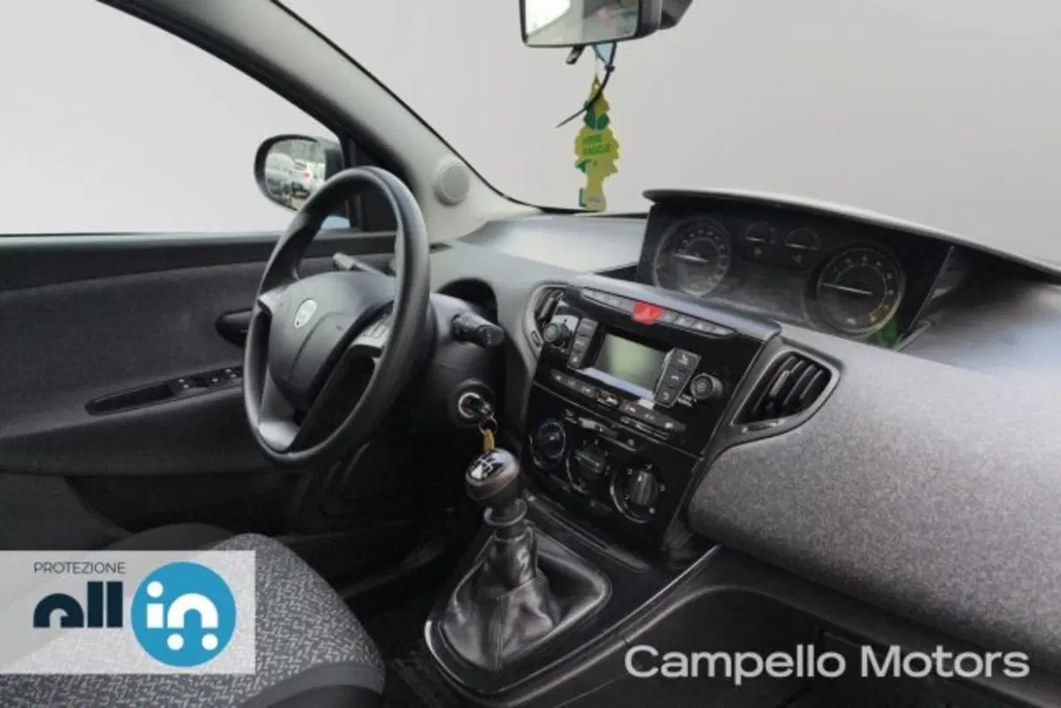 Lancia Ypsilon usata a Venezia (12)