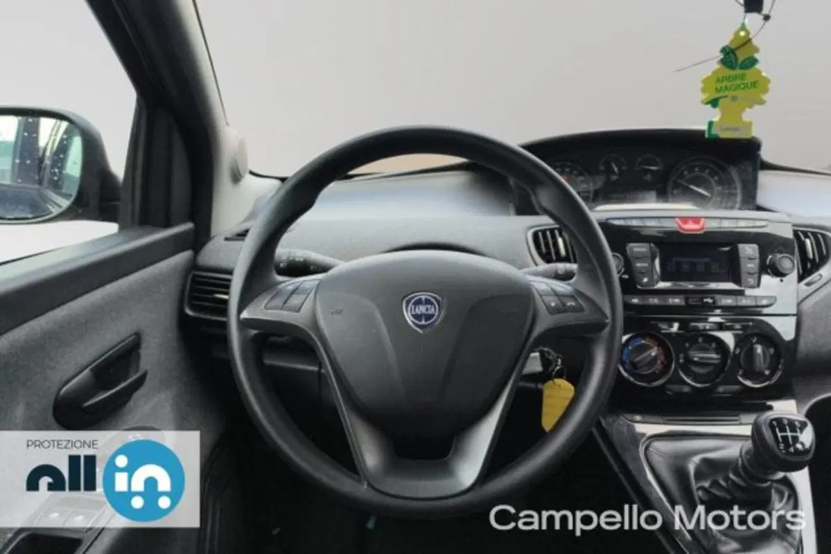 Lancia Ypsilon usata a Venezia (8)