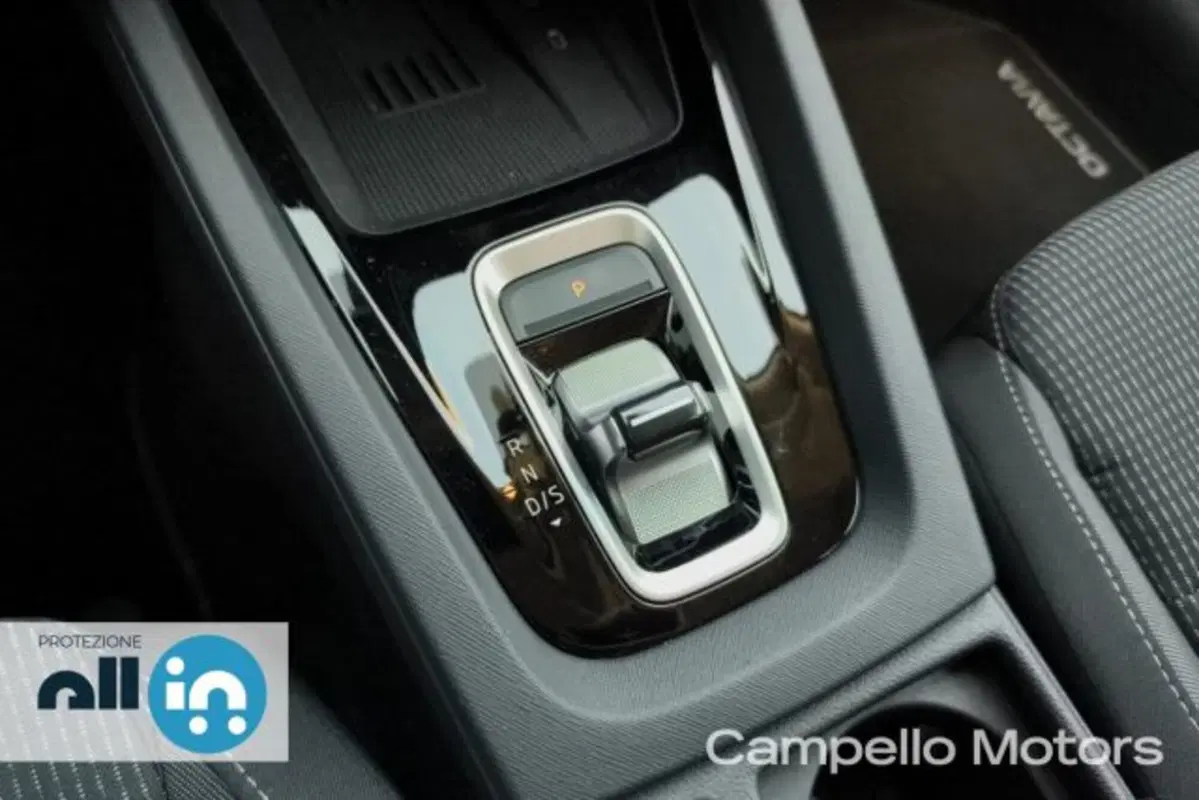 Skoda Octavia Station Wagon usata a Venezia (14)