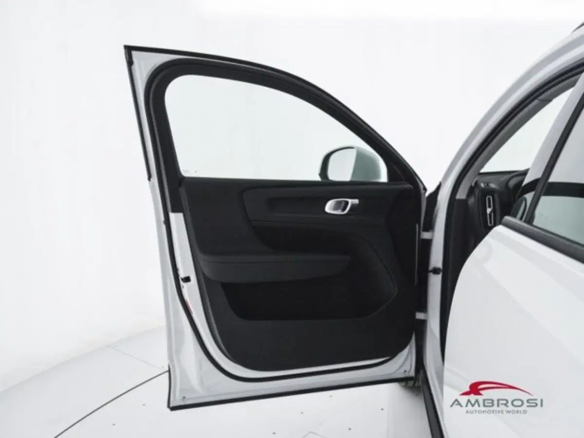 Volvo XC40 nuova a Perugia (11)