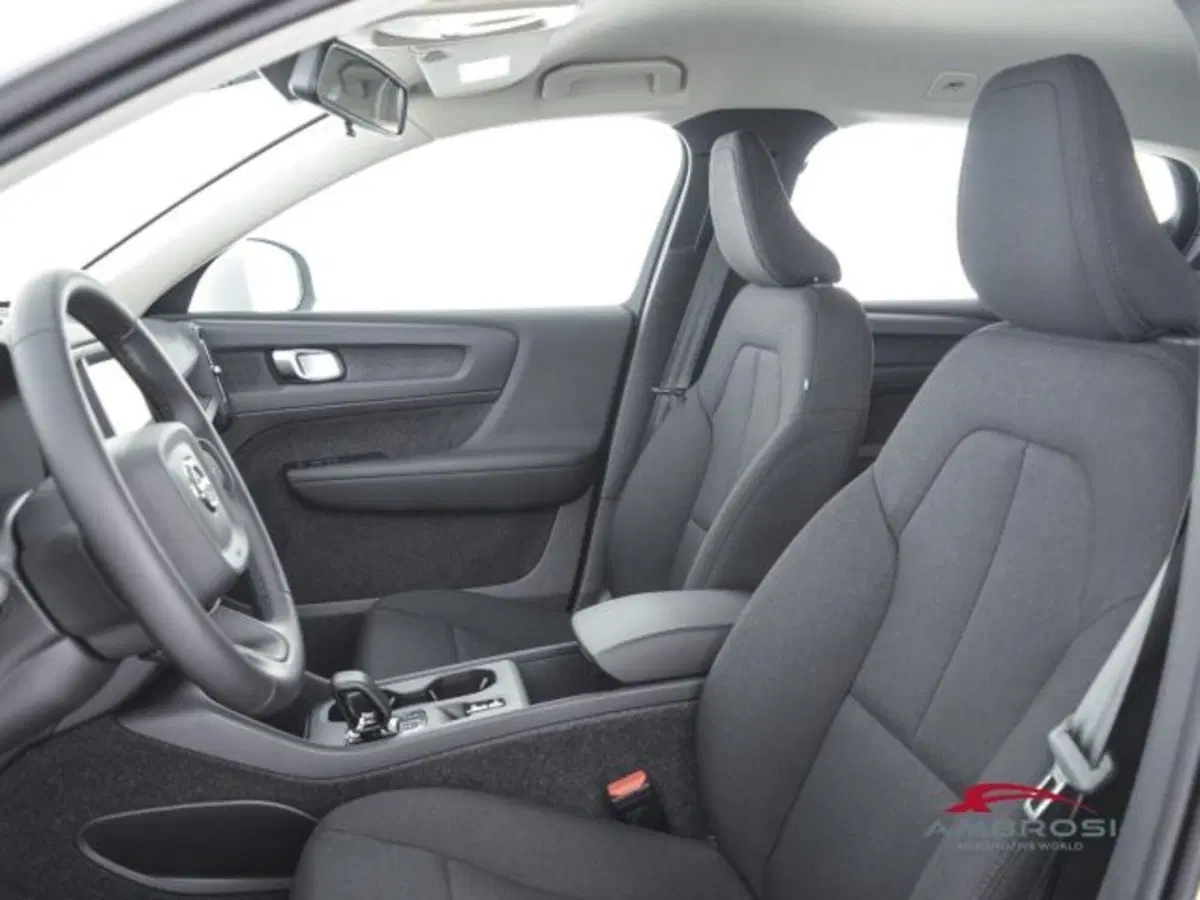 Volvo XC40 nuova a Perugia (8)