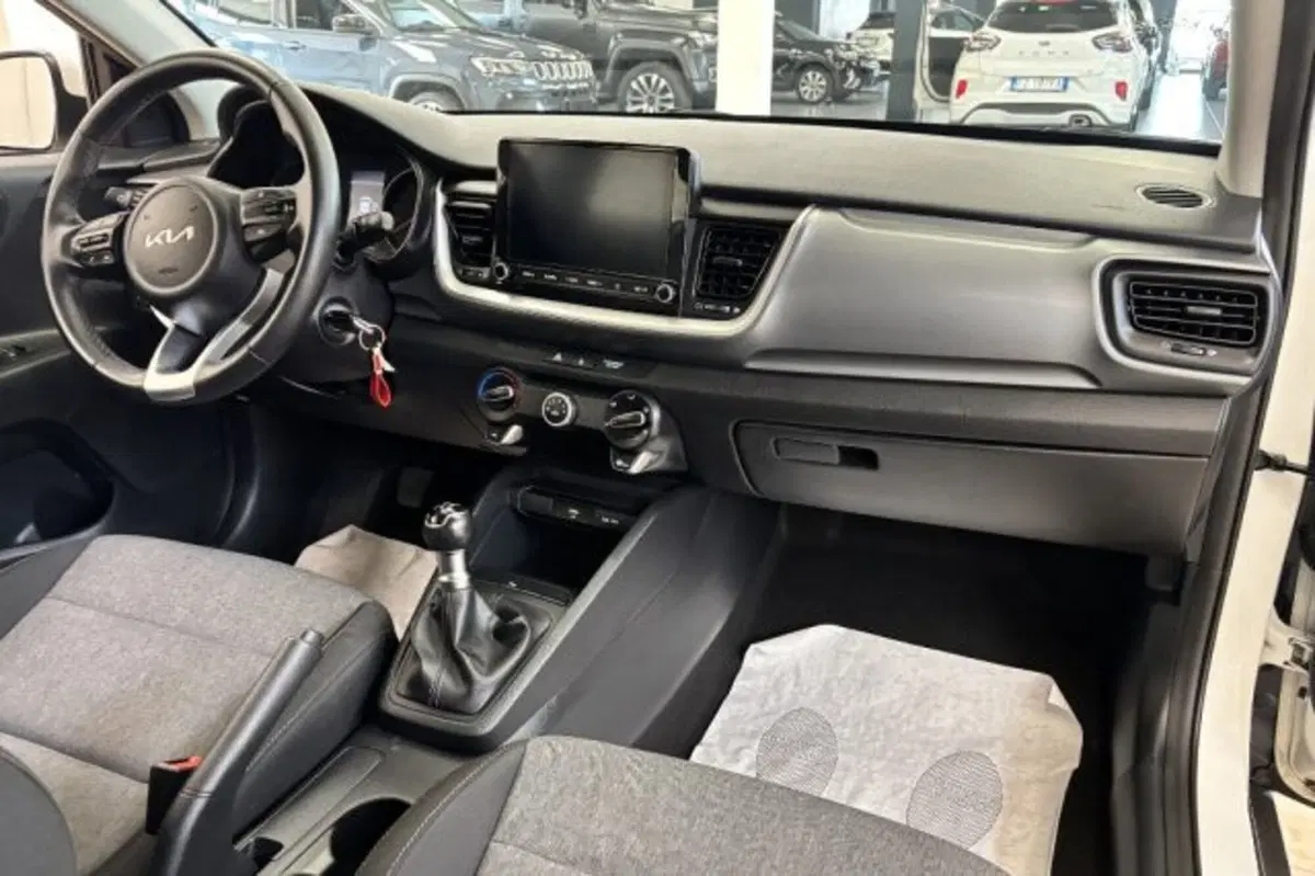 Kia Stonic usata a Latina (9)