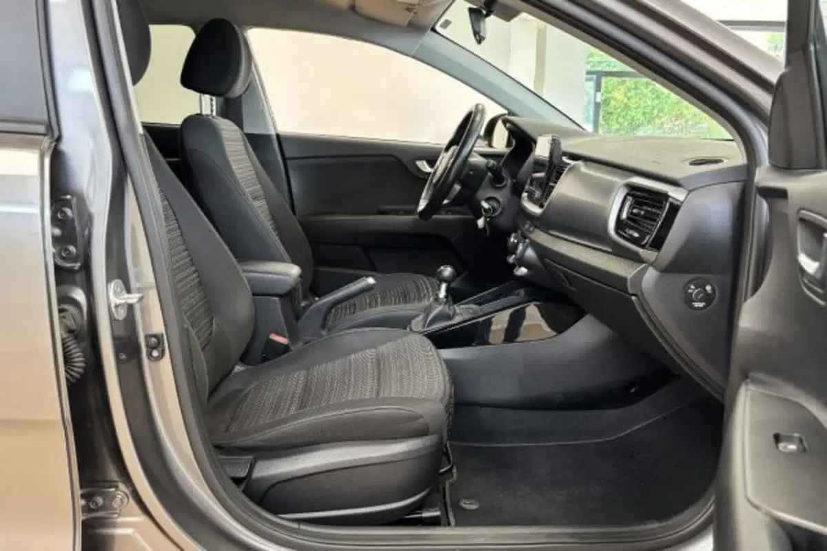 Kia Stonic usata a Latina (8)