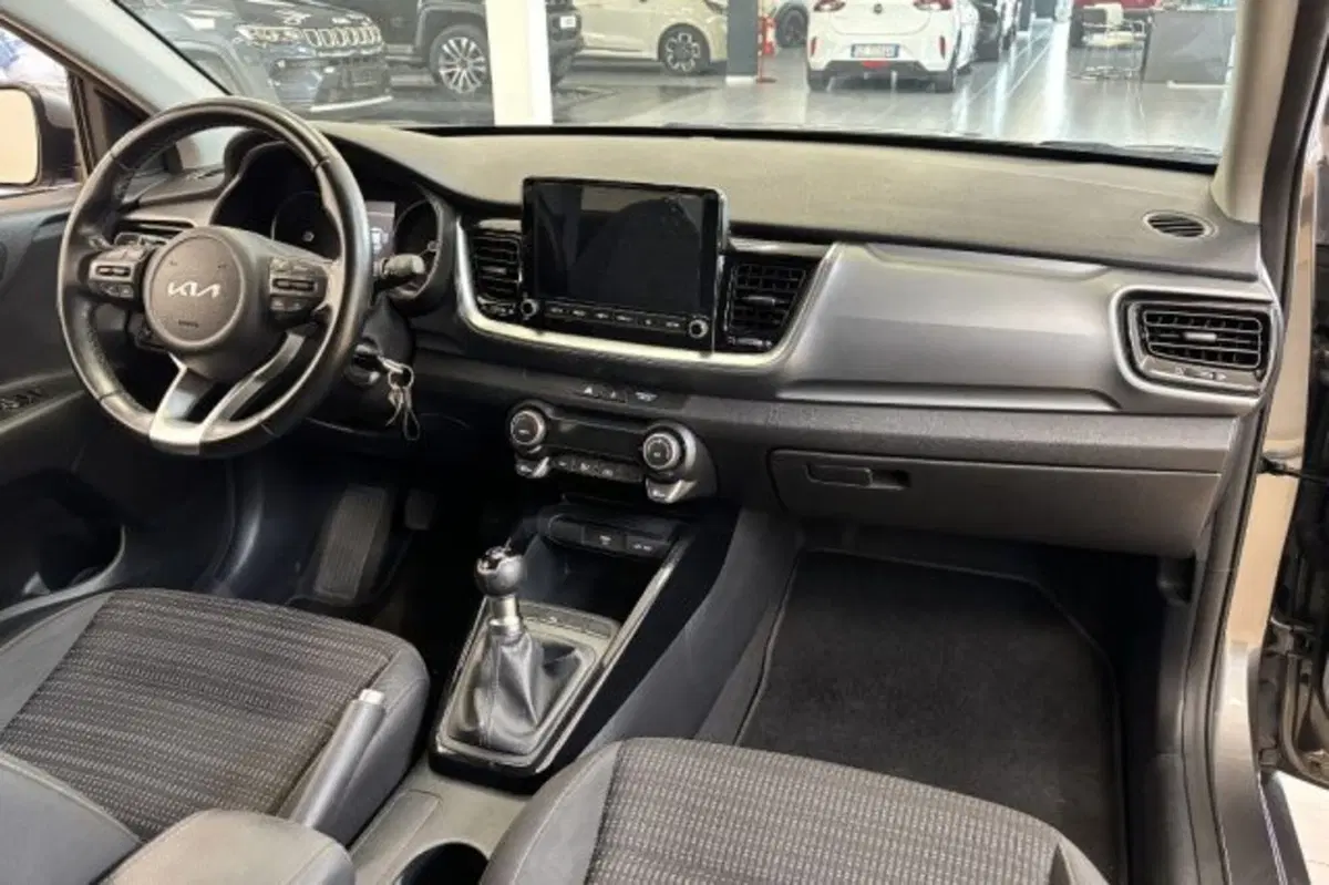 Kia Stonic usata a Latina (9)
