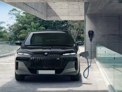BMW Serie 7 740d xDrive nuova a Torino