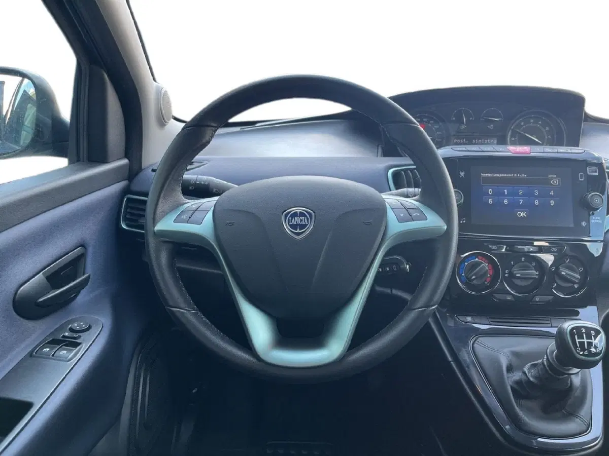 Lancia Ypsilon usata a Torino (10)
