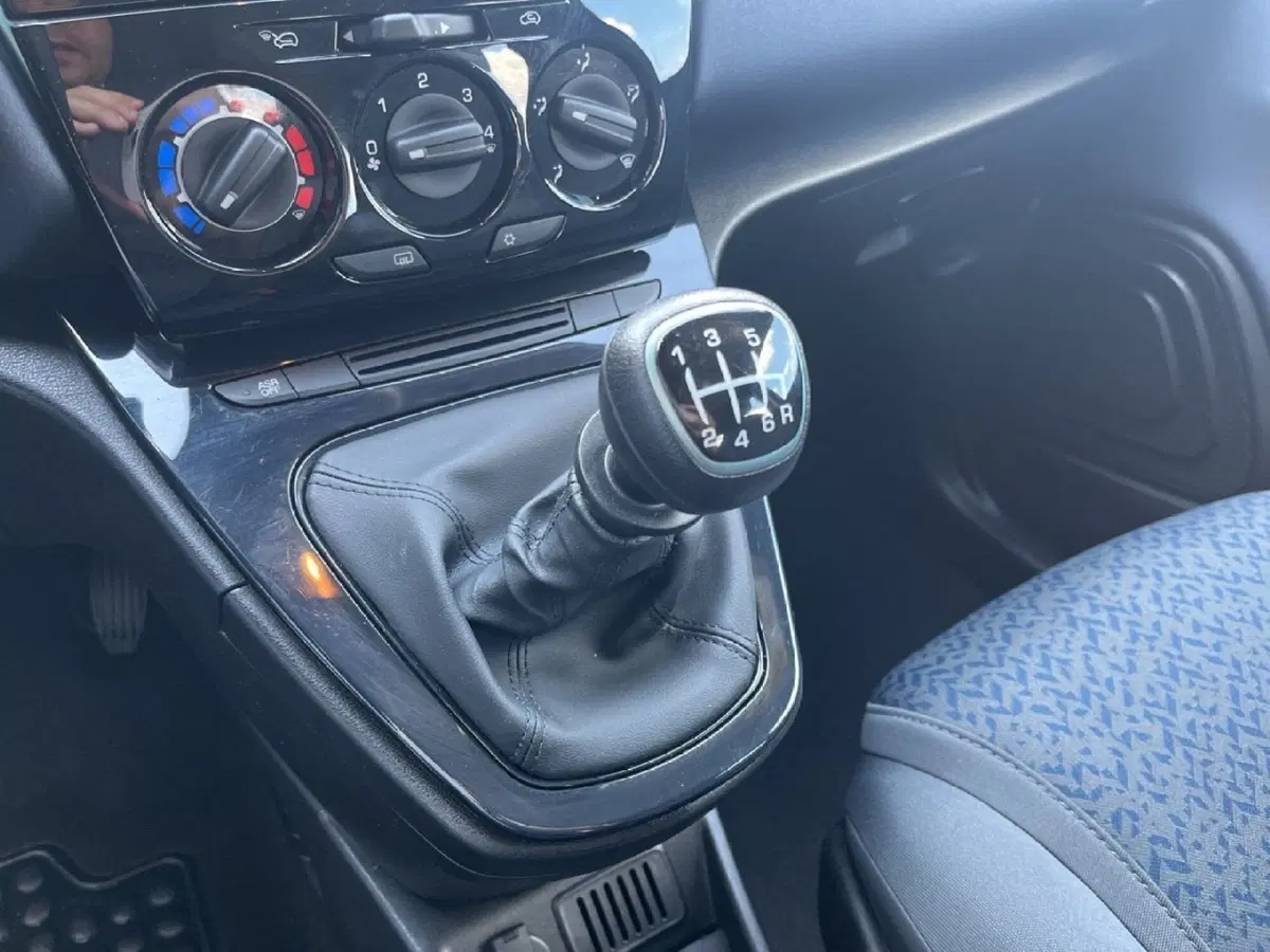 Lancia Ypsilon usata a Torino (11)