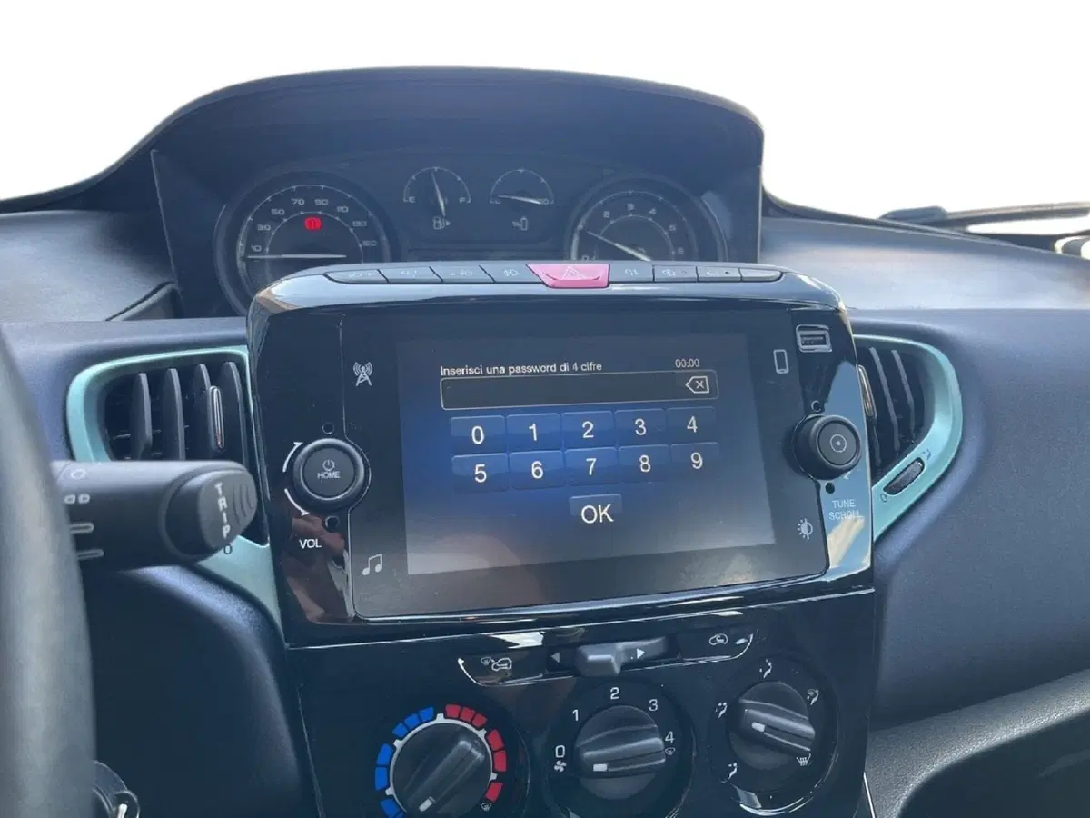 Lancia Ypsilon usata a Torino (12)