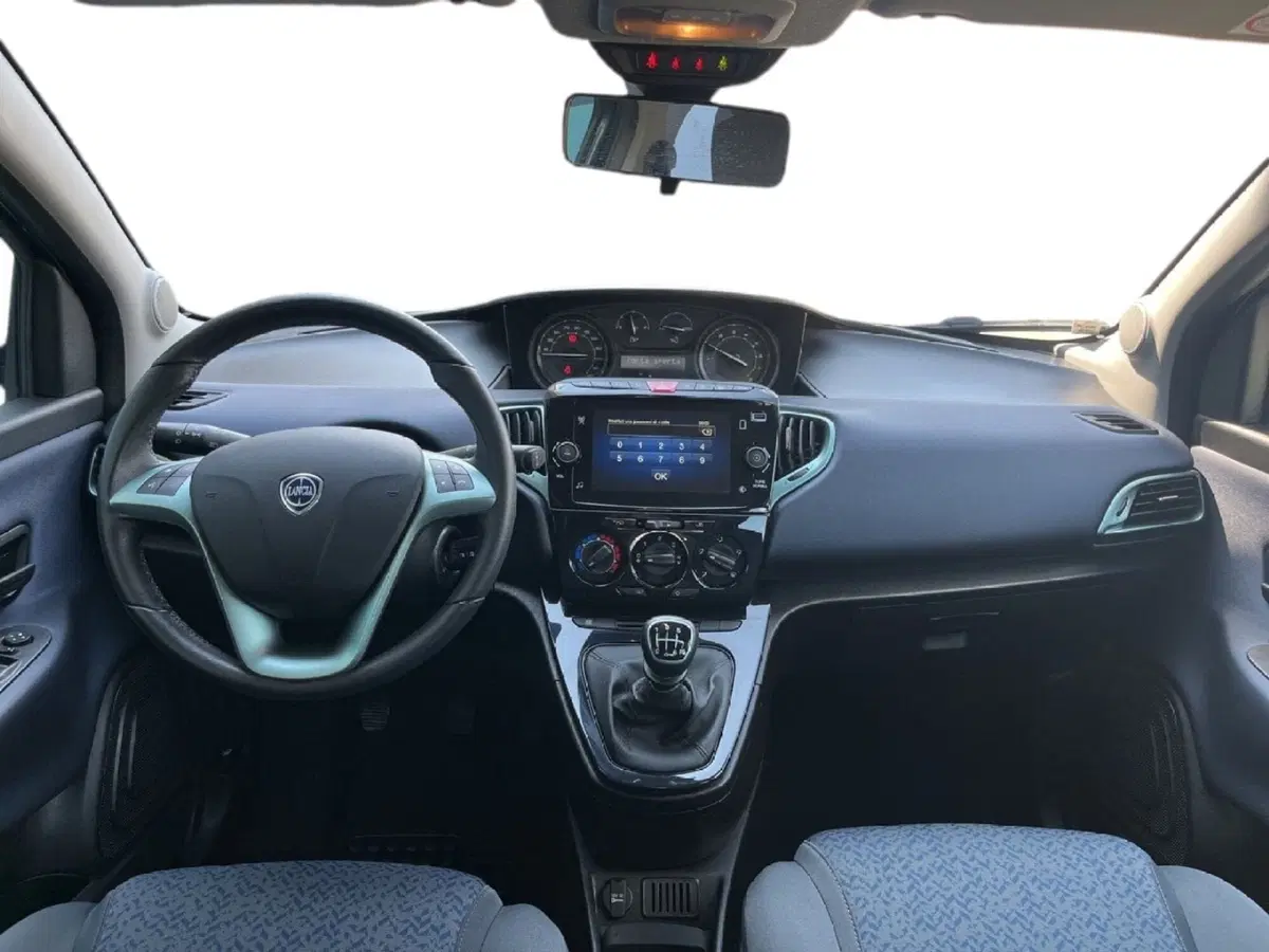 Lancia Ypsilon usata a Torino (9)