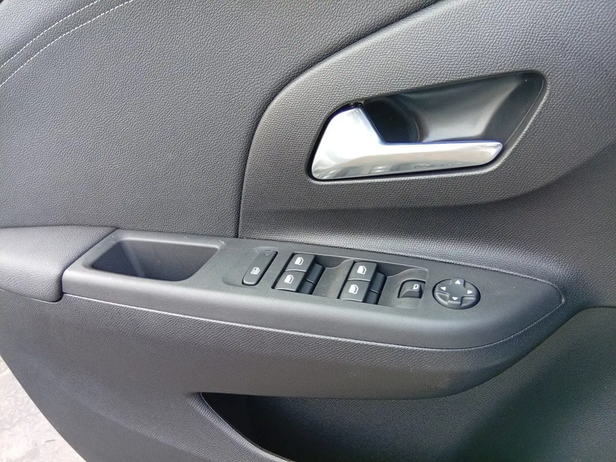 Opel Corsa nuova a Catania (18)