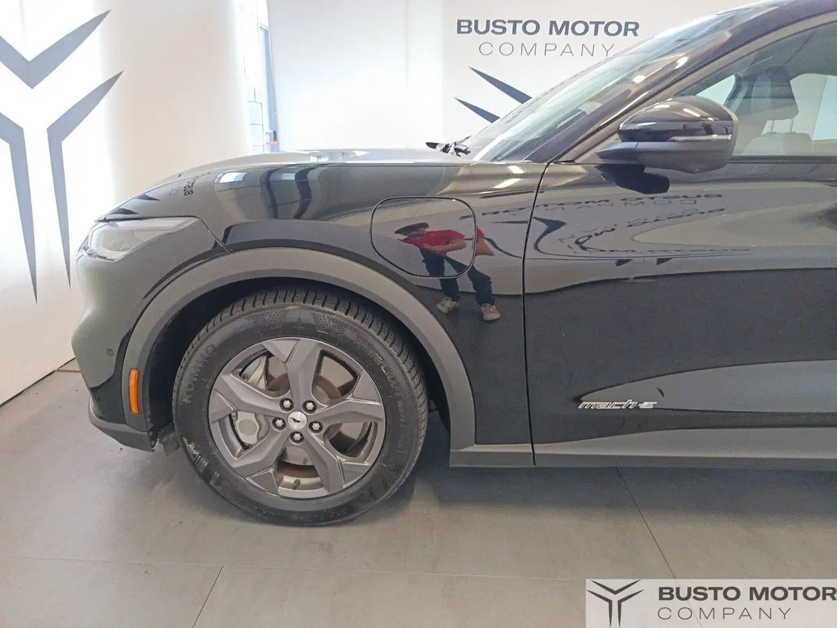 Ford Mustang Mach-E usata a Varese (7)