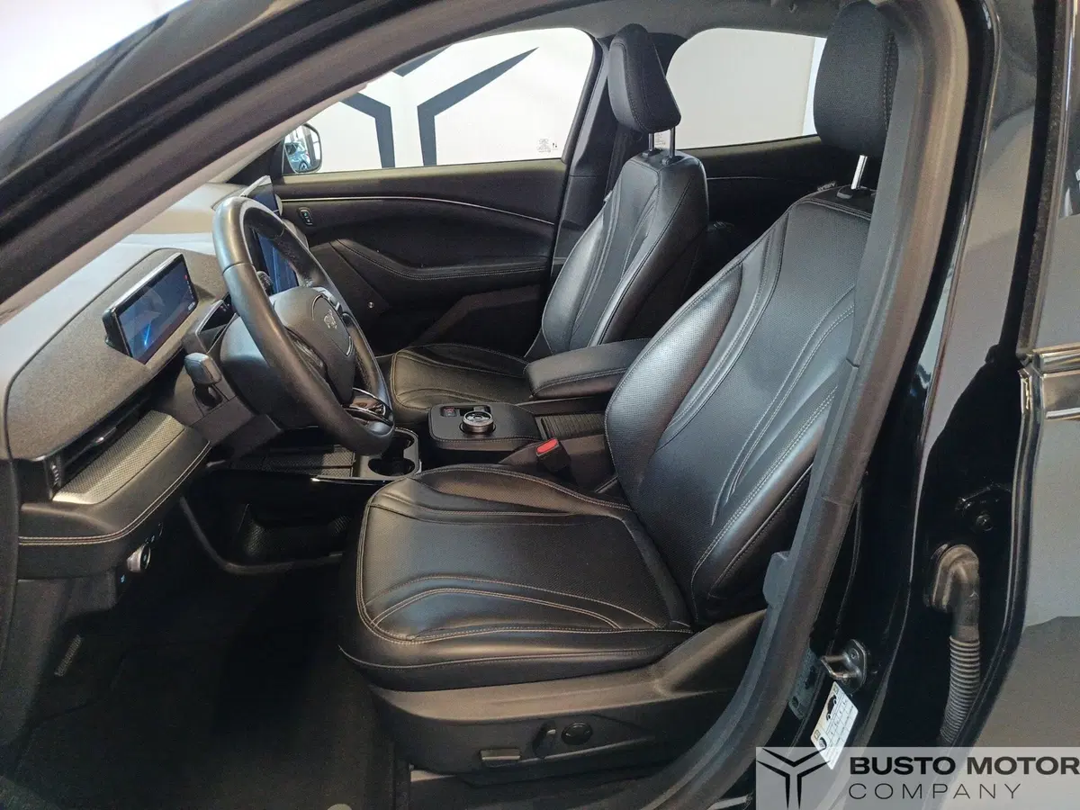 Ford Mustang Mach-E usata a Varese (8)