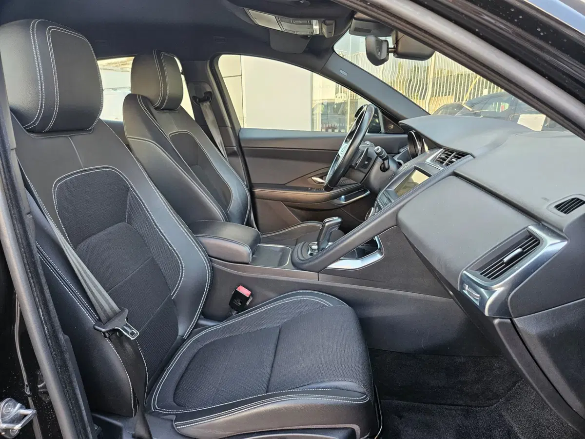 Jaguar E-Pace usata a Napoli (4)