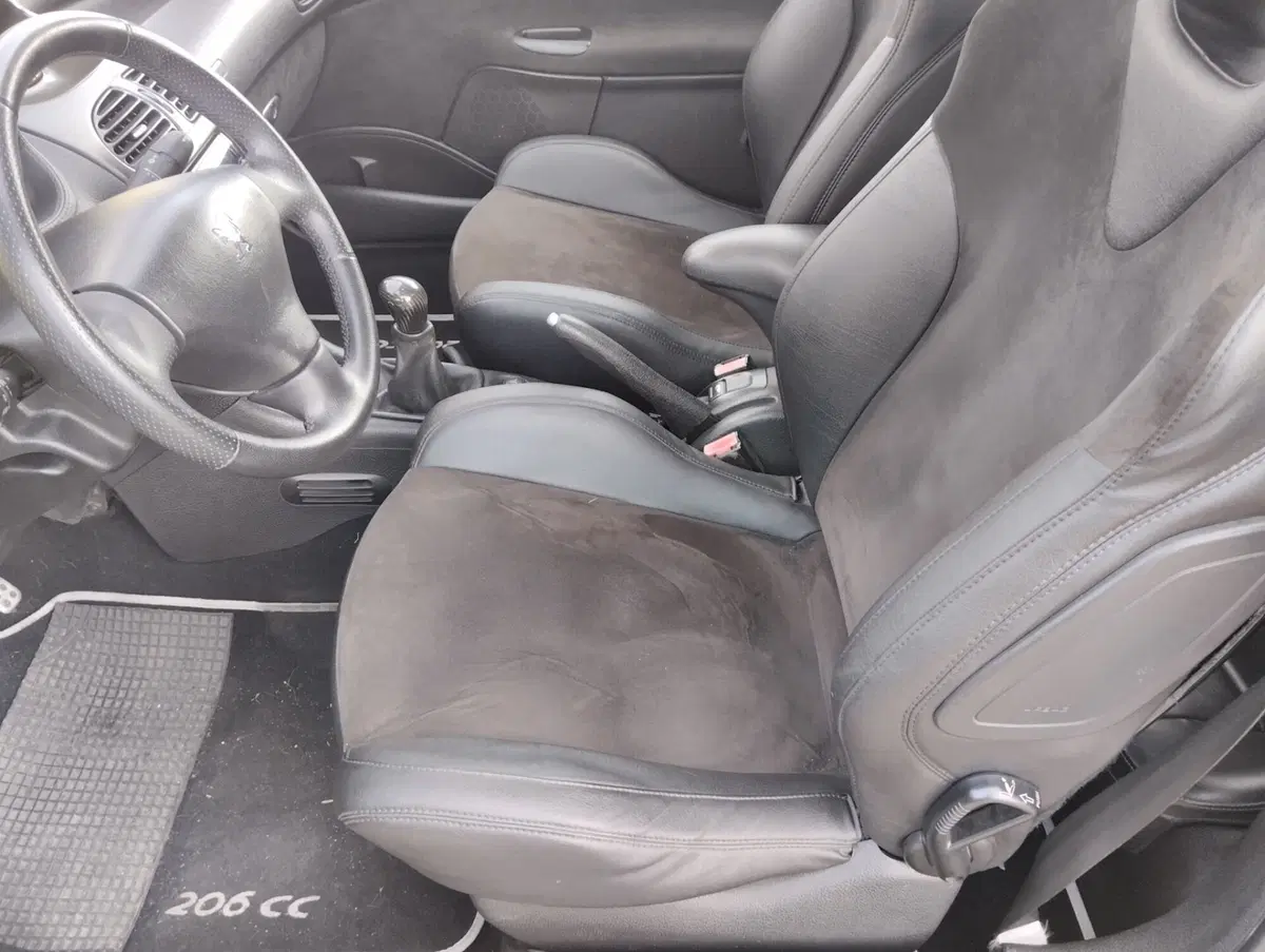 Peugeot 206 Cabrio usata a Asti (12)
